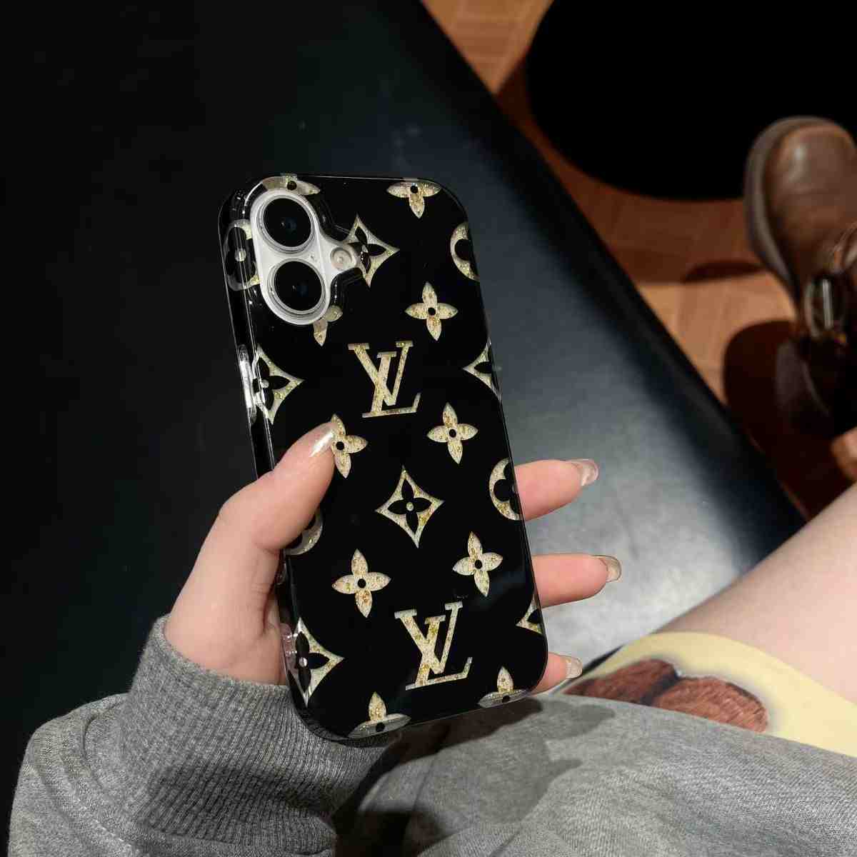  LV  女子 iphone 17 ケース