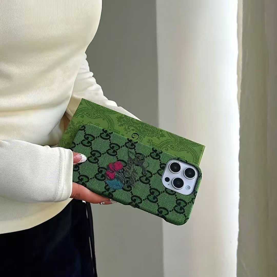 Gucci iphone 16 pro maxスマホケース